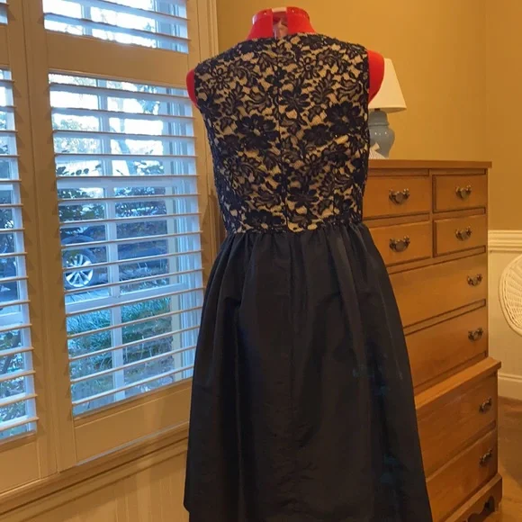 Beautiful beaded taffeta cocktail dress - Picture 3 of 4